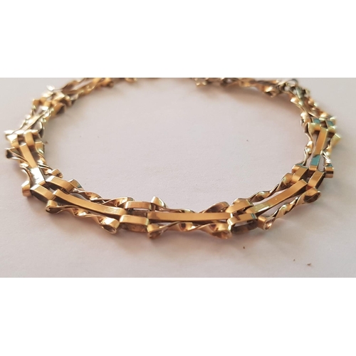 128 - Yellow Gold 9ct (Hallmark 375) '3-Bar Gate' Bracelet with Heart Clasp and Safe Chain, (Approx. 5.1g)