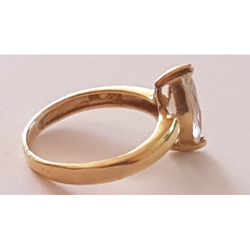 231 - 18ct Yellow Gold Ring with Clear Pointed Eye Shaped Stone, (Approx. 1.9g, Size F/G)