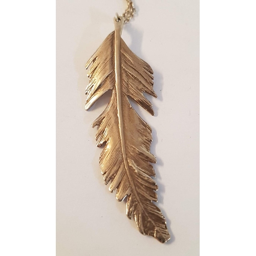 233 - 925 Silver Jewelry; Long Chain with Round Links (L: 78cm) and Big Feather Shape Pendant (L: 6.5cm). ... 