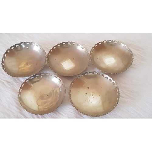 299 - 5 x Silver (.800) Small Snack Bowls on 3 Ball Shaped Legs, (Approx. Ø: 8cm, H: 2cm Each, Total Weigh... 