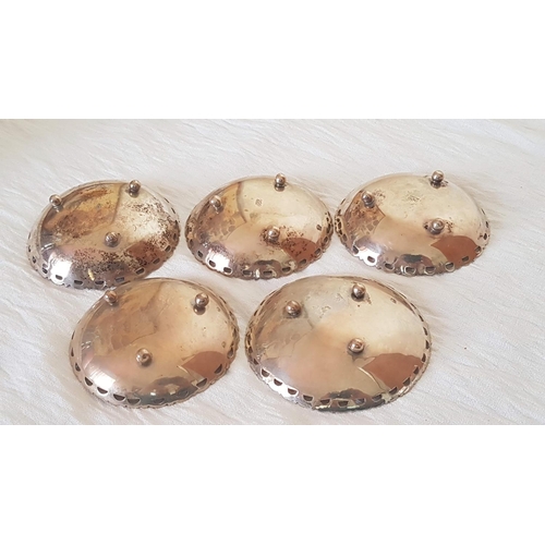 299 - 5 x Silver (.800) Small Snack Bowls on 3 Ball Shaped Legs, (Approx. Ø: 8cm, H: 2cm Each, Total Weigh... 