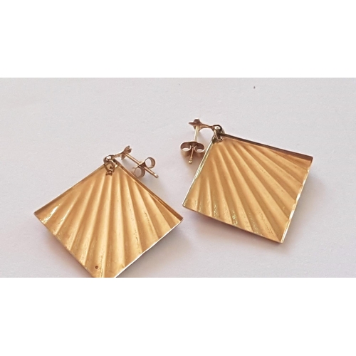 311 - 9ct Yellow Gold Square Fan Design Earrings, (Approx. 1.8g)