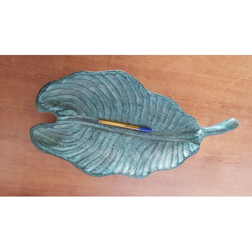 198 - Wooden Hand Craft 'Banana Leaf' Platter/Tray, (Approx. 43cm x 29cm).