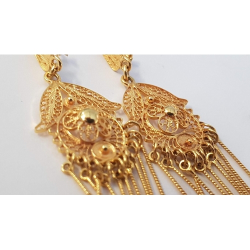 286 - Pair of Highly Ornate 18ct Gold Filigree Earrings with Dangling Bars, (Approx. H: 6cm, 6.8g)