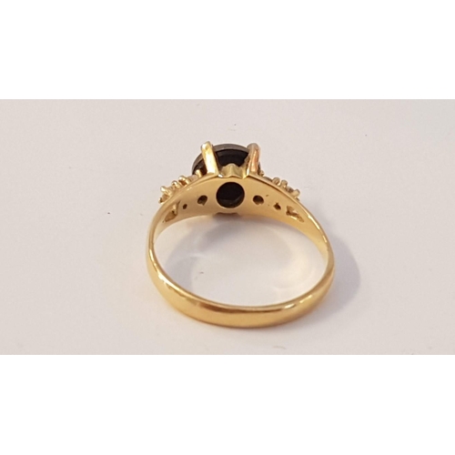 289 - 18ct Gold Ring with Raised Round Stone, Offset by 4 x Round Cut Clear Stones, (Approx. Size: R/S, 4.... 