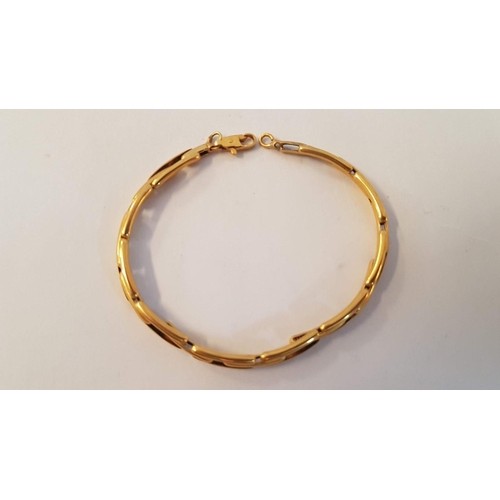 56 - 9ct Gold 'Brittanic' Expandable Bracelet, (Approx. L: 16.5cm, 5.6g)