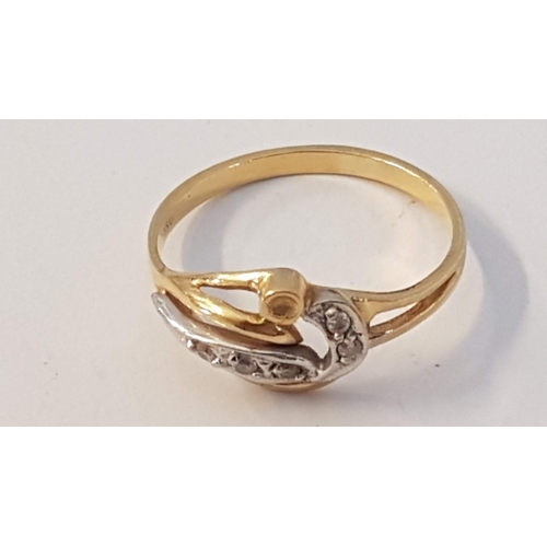 59 - Decorative 18ct Gold Ring with Inset Clear Stones, (Approx. Size O, 2.6g, Nb. Stone Missing?)