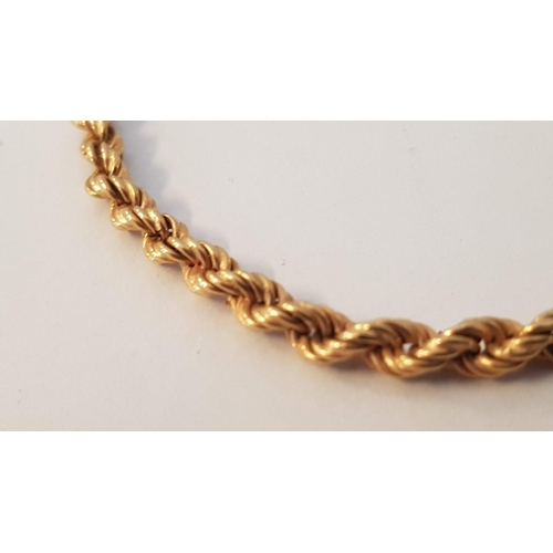 62 - 18ct Gold Double Link Twisted Bracelet with Safety Chain, (Approx. L: 19.5cm, 5.1g)