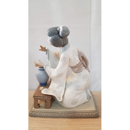 77 - Lladro 'Geisha Girl Laying Ikebana', Spanish Porcelain Figurine, Approx. 15cm x 11cm x 19.5cm (A/F, ... 