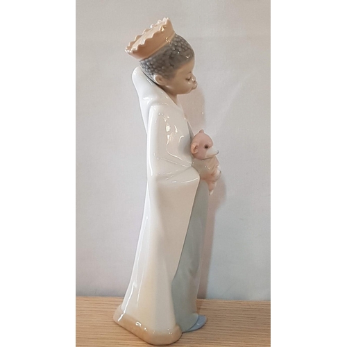 78 - Lladro 'King Balthasar', Spanish Porcelain Figurine, H: 20cm, (#4675).