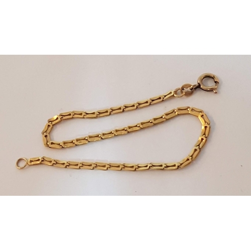 93 - 18ct Gold Flat Link Bracelet, (Approx. L: 19cm, 3.2g)