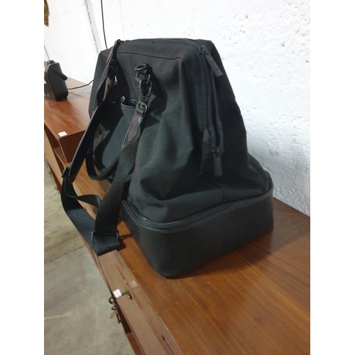 109 - BEIS Travel Holdall Bag, (Approx. 48 x 42cm)