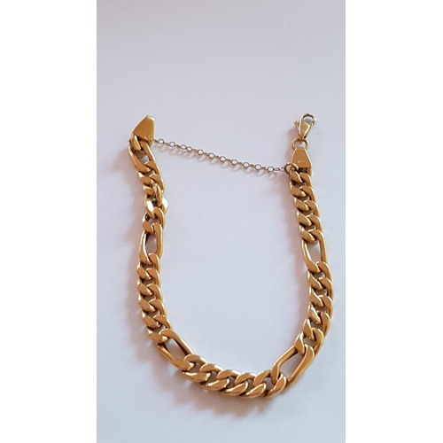 32 - 18ct Gold, Figaro Link Bracelet with Safety Chain, (Approx. L: 19.5cm, 9.4g)