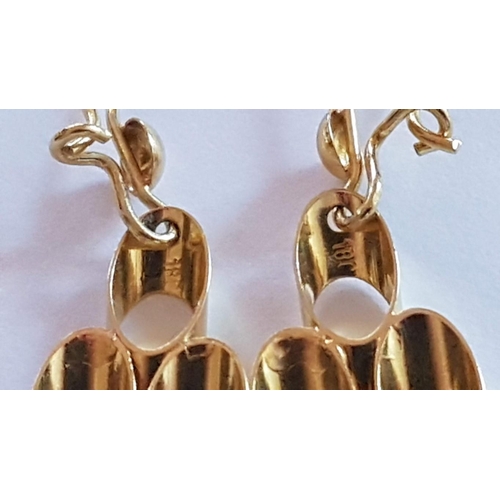 34 - Pair of Decorative 18ct Gold Earrings, (Approx. H: 4.8cm, 2.6g)