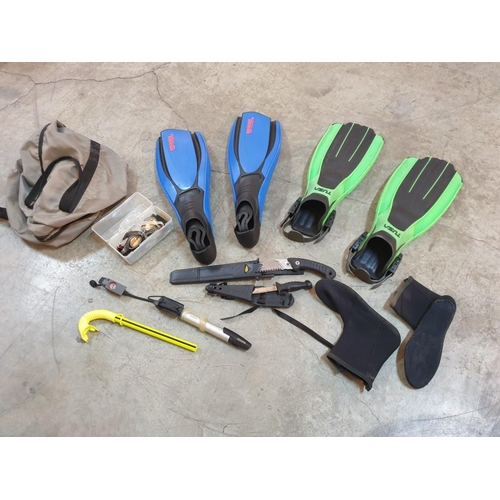 357 - 2 x Pairs Of Flippers, Goggles and Snorkels and 2 x Fishing Knives in Sheaths