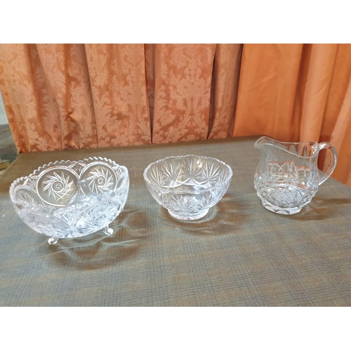 427 - 2 x Vintage Cut Glass Bowls and 1 x Water Jug;
Bowl 1 Has 20cm Ø And Is 11cm High.
Bowl 2 Has 19cm Ø... 