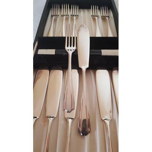 309 - Vintage 6-Place Fish Cutlery Set in Presentation Box (Original), EPNS, Sheffield, England.