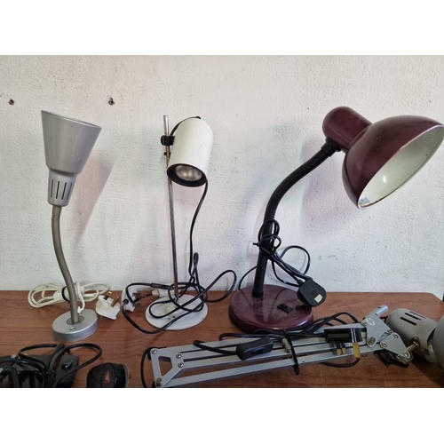 260 - Collection of 6 x Assorted Lamp / Desk Lamps, (6)