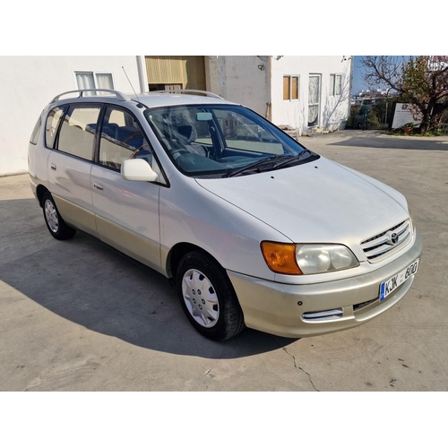 39 - Toyota Picnic 7-Seat Family Car, (2000), 2.0Ltr Petrol, Automatic, 231,000km, A/C, Parking Sensors, ... 