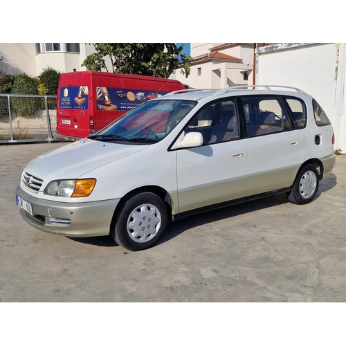 39 - Toyota Picnic 7-Seat Family Car, (2000), 2.0Ltr Petrol, Automatic, 231,000km, A/C, Parking Sensors, ... 