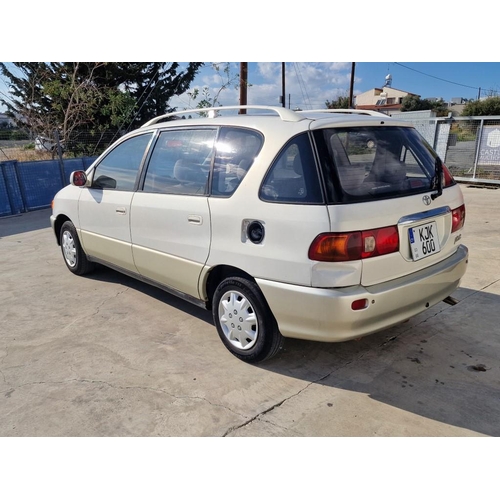 39 - Toyota Picnic 7-Seat Family Car, (2000), 2.0Ltr Petrol, Automatic, 231,000km, A/C, Parking Sensors, ... 