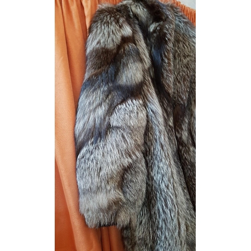 199B - Women's Luxury Silver Fox Fur Coat / Winter Outfit, (Size 40 / M).