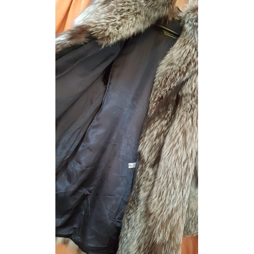 199B - Women's Luxury Silver Fox Fur Coat / Winter Outfit, (Size 40 / M).