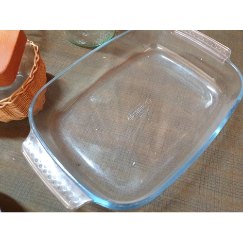 338 - 7 x Kitchen Items: Large  Pyrex Dish, Various Bowls, Food Container/Storage, Large Glass Water Jug a... 