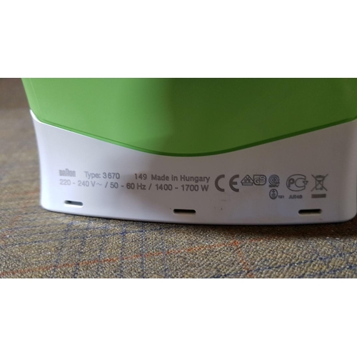 422 - 'Braun' TexStyle3 Steam Iron TS 330 C Green, Type:3670, Made in Hungary, * Basic Test and Working *