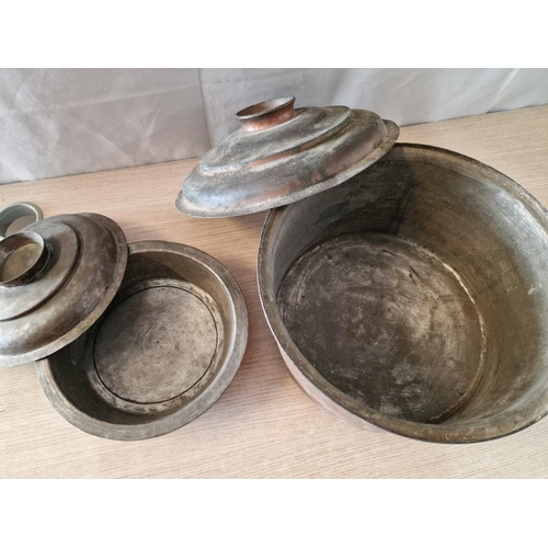 53 - 2 x Vintage Lidded Round Copper Pans, (Approx. Ø's: 24cm and 30cm), (2)