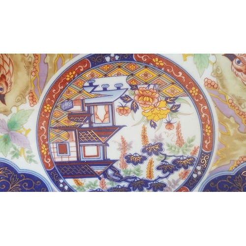 367 - Japanese Imari Ware Decorative Plate: Bird, Flowers and Pagoda Pattern, Ø: 31cm.