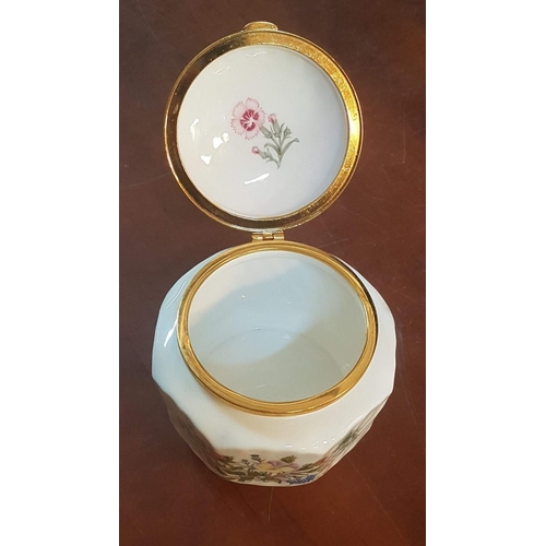 370 - 'Aynsley Wild Tudor' Fine Bone China Collection: Large Lidded Trinket Box (Ø:12cm  H:11cm), Vase (H:... 