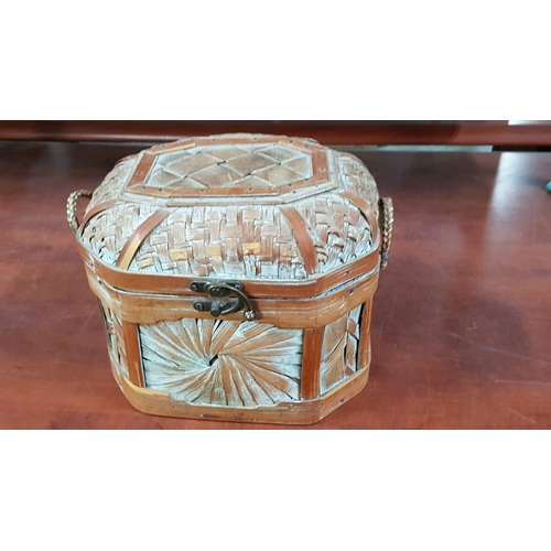 400 - Woven Bamboo/Wicker Basket Latch Lid, Approx. 21.5cm x 29cm x 23cm.