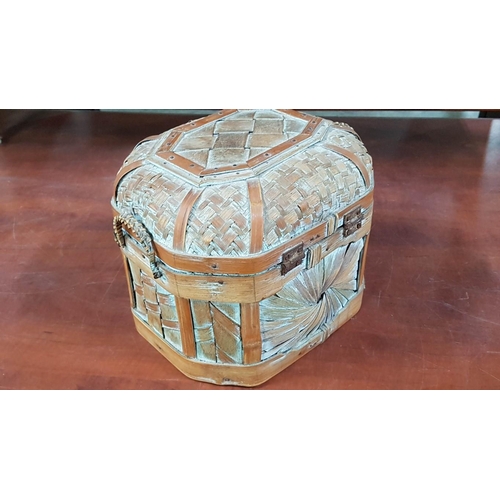 400 - Woven Bamboo/Wicker Basket Latch Lid, Approx. 21.5cm x 29cm x 23cm.