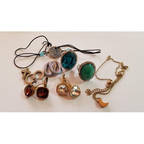 418 - Small Collection of Costume Jewelry: Earrings, Bracelets, Necklace, Brooch and Others.