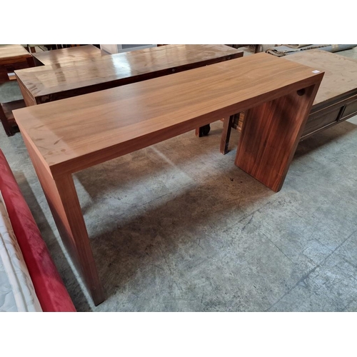 76 - Wood Effect Modern Console Table, (Approx. 130 x 38 x 77cm)