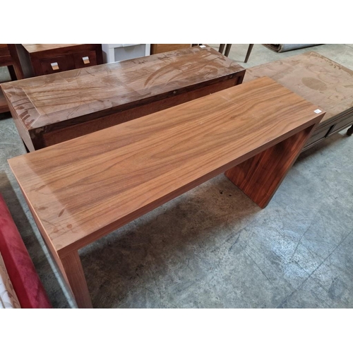 76 - Wood Effect Modern Console Table, (Approx. 130 x 38 x 77cm)