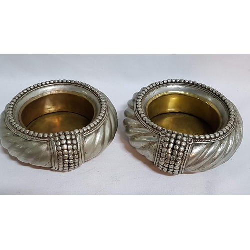 228 - Antique Moorish Style from Middle East, Pair of Ornate Ashtrays, Brass/White Metal, Approx.  Ø: 12cm... 