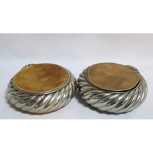 228 - Antique Moorish Style from Middle East, Pair of Ornate Ashtrays, Brass/White Metal, Approx.  Ø: 12cm... 