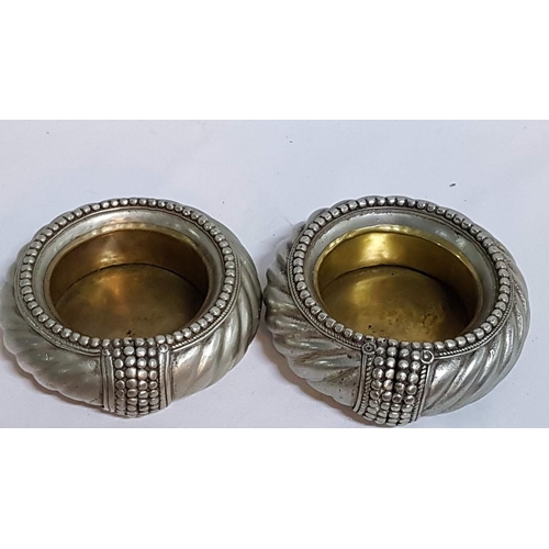 228 - Antique Moorish Style from Middle East, Pair of Ornate Ashtrays, Brass/White Metal, Approx.  Ø: 12cm... 