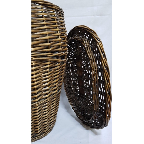 231 - Large Country Style, Wicker Laundry Basket with Lid, 
Approx. 47cm x 42cm x 32cm.