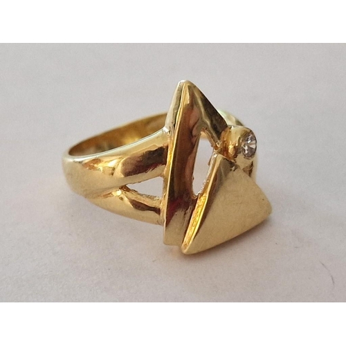 158A - 18ct Gold Ring with Layered Triangle Design and Inset Round Cut Clear Stone, (Approx. 5.4g, Size: M)