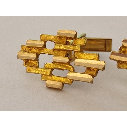 21 - Pair of Decorative 9ct Gold Cufflinks, (Approx. 8.2g)