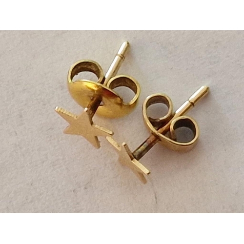 22 - Pair of 18ct Gold Star Shape Earrings, (Approx. 0.6g)