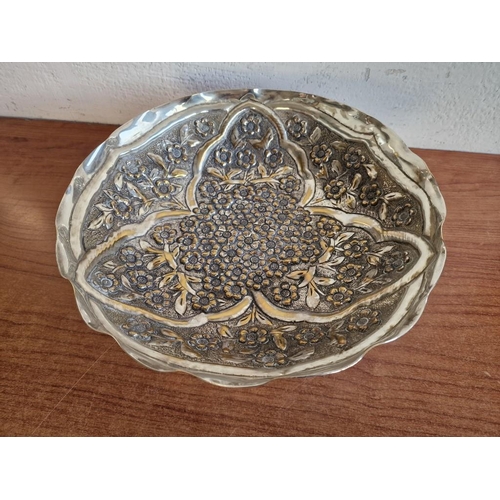 480 - Decorative Silver Plated 3-Footed Fruit Bowl, (Approx. Ø: 29cm, H: 9cm)