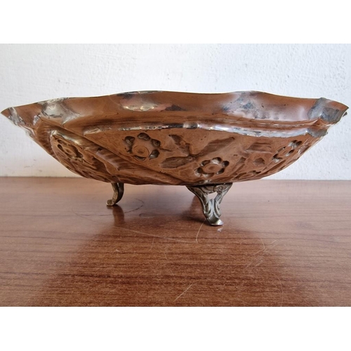 480 - Decorative Silver Plated 3-Footed Fruit Bowl, (Approx. Ø: 29cm, H: 9cm)