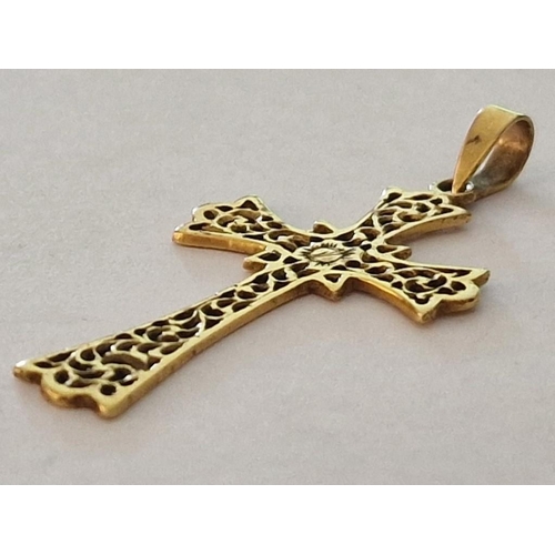 90 - Ornate Pierced 9ct Gold Cross Pendant, (Approx. H: 43mm, 3.0g)