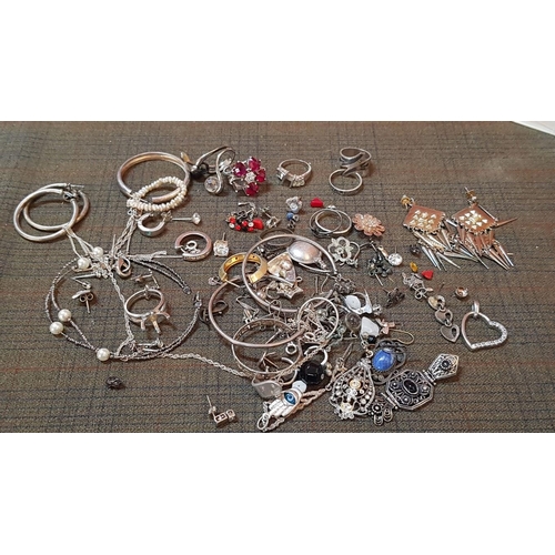 514 - White Metal and Siver Large Collection of Assorted Jewelry ( A/F).