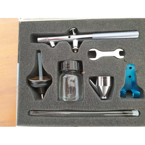 526 - Airbrush Set * Looks Unused *