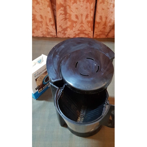 649 - 'Emily' Retro Style Coffee Maker, * Basic Test & Working *. (Extra Coffee Filters)